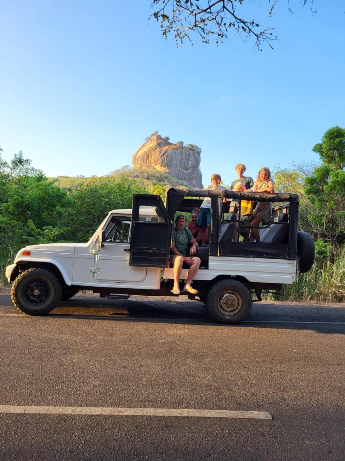 Elephant Safari Lodge Sigiriya Junction ハバラナ エクステリア 写真